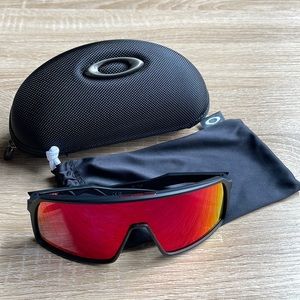 Brand new Oakley sutro sunglasses
